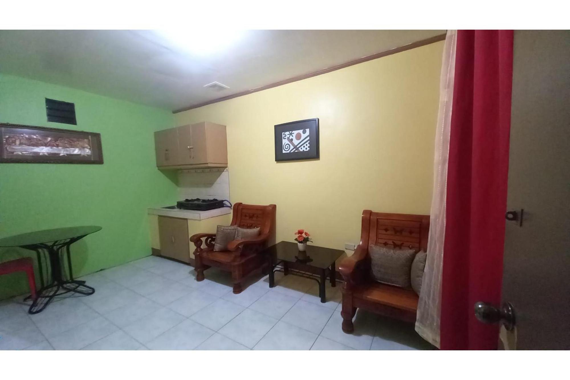 Oyo 1048 Jomckayl Apartelle Naga  Extérieur photo