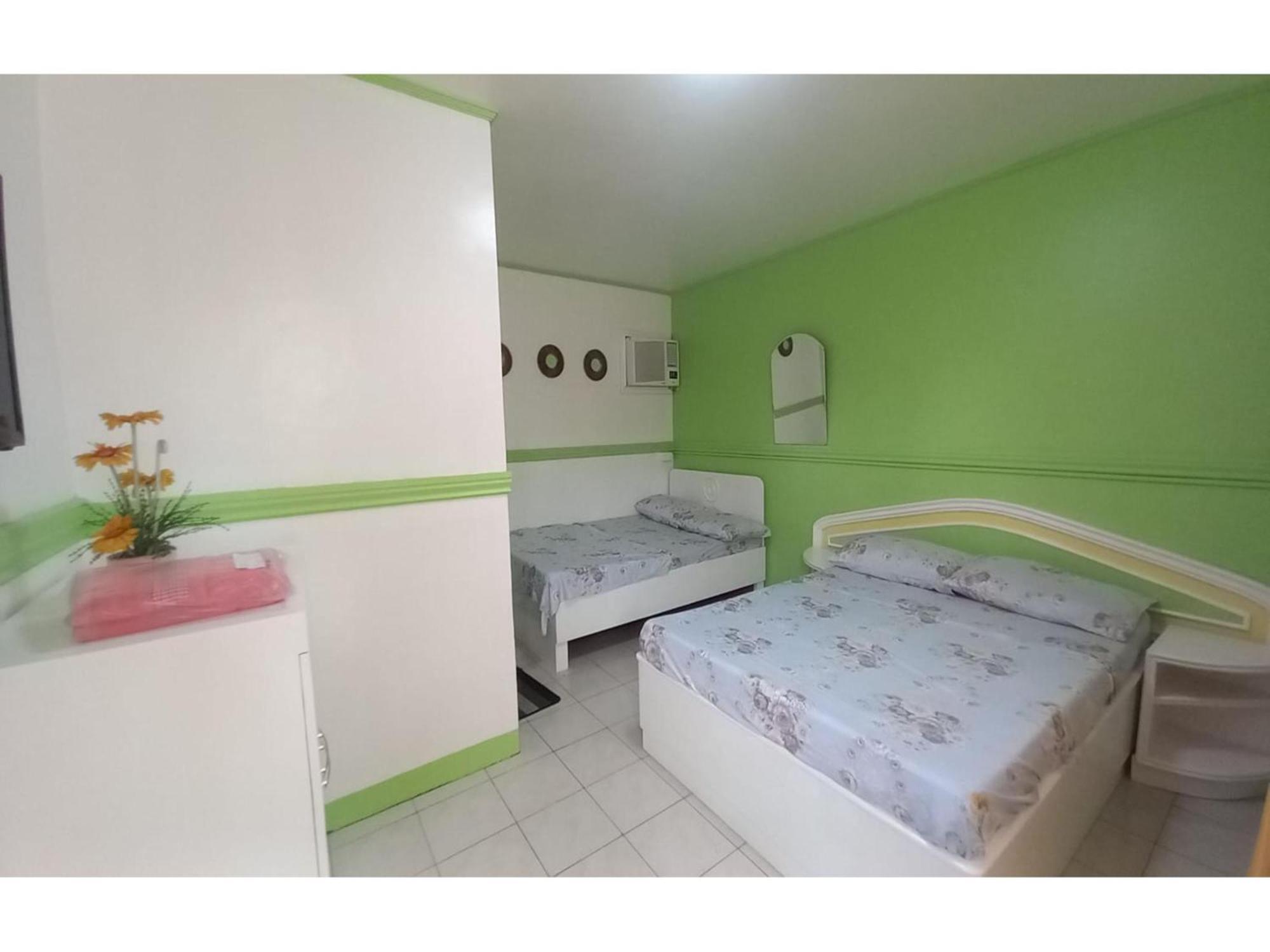 Oyo 1048 Jomckayl Apartelle Naga  Extérieur photo