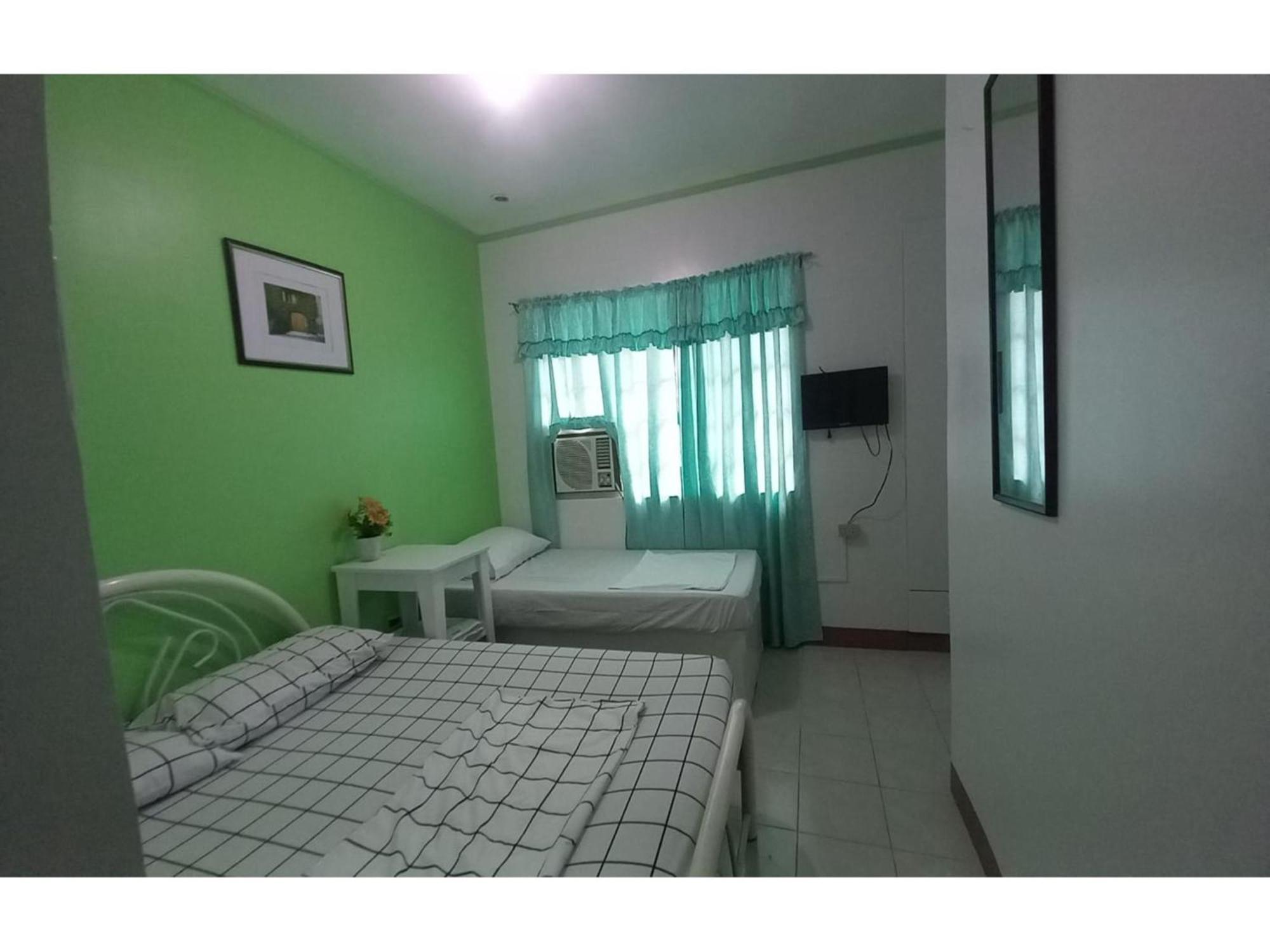 Oyo 1048 Jomckayl Apartelle Naga  Extérieur photo
